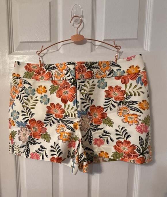 LOFT Pants - LOFT Riviera Floral Print Mid Rise Shorts Sz 10 4” Inseam Cotton Blend Chino NWT